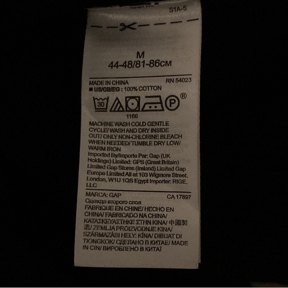 NWOT. Mens Small Gap White Sweater. - Picture 2 of 2